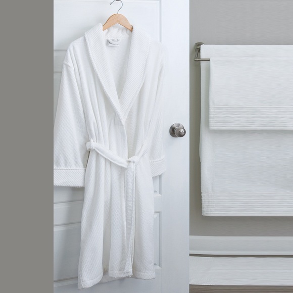 DOWNTOWN COMPANY women’s SPA COLLECTION VELOUR BATHROBE - Picture 2 of 14